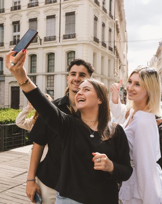 Group of INSEEC business school students taking a selfie together