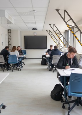 Salle de cours du campus de Rennes de l’école de commerce INSEEC